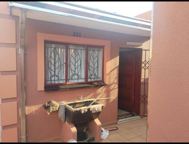 1 BEDROOM HOUSE FOR SALE IN MOLELEKI EXT 3